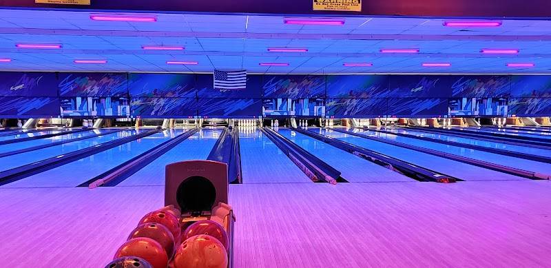 Bowlero Thousand Oaks restaurant in San Antonio - photo 3