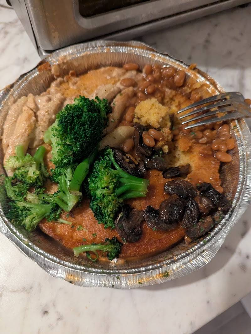 EZ Eats Afro Soul Food restaurant in Orlando - photo 4