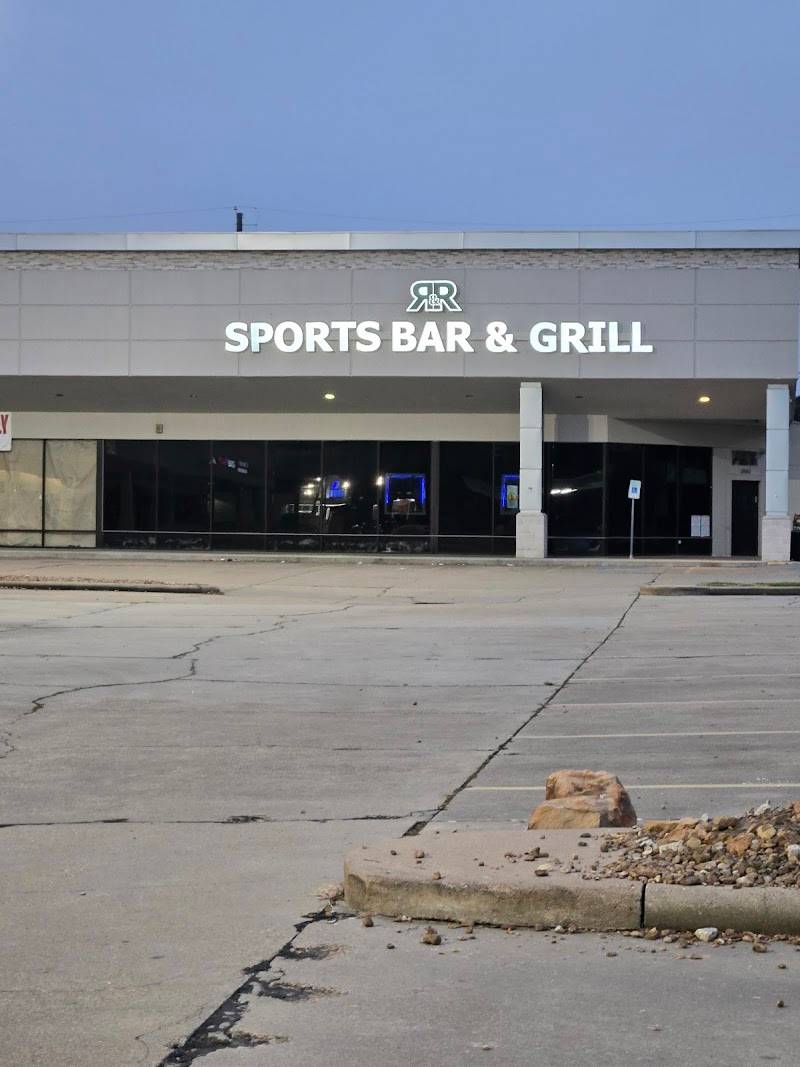 R & R Sports Bar & Grill restaurant in Houston - main photo