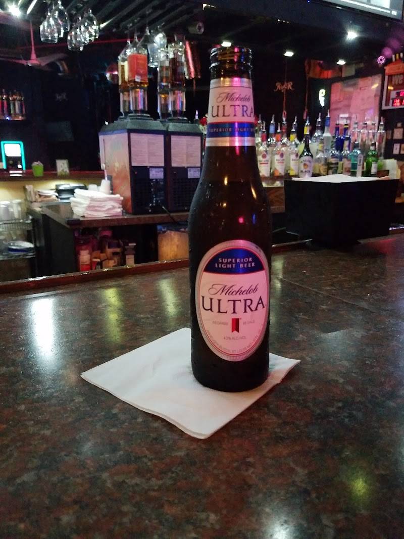 R & R Sports Bar & Grill restaurant in Houston - photo 4