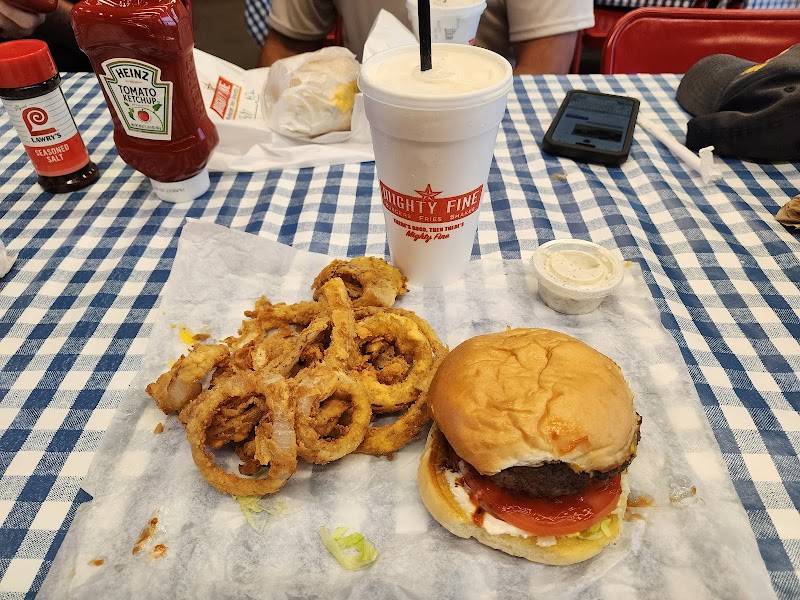 Mighty Fine Burgers Cedar Park restaurant in Cedar Park - photo 4