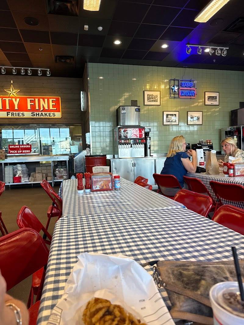 Mighty Fine Burgers Cedar Park restaurant in Cedar Park - photo 5