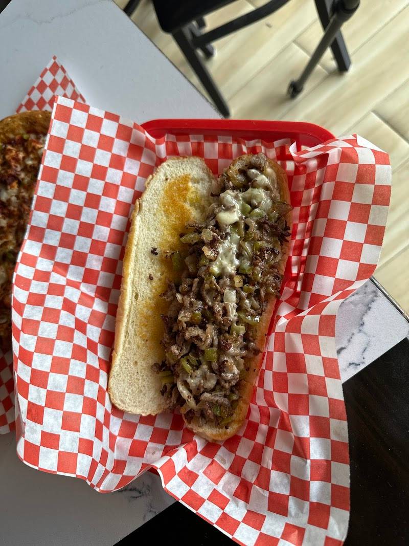 Deen's Cheesesteak & Pizza 100% Halal restaurant in Katy - photo 5