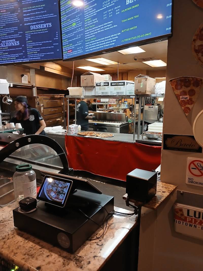 Luigi's Pizzeria - Midtown restaurant in Houston - photo 5