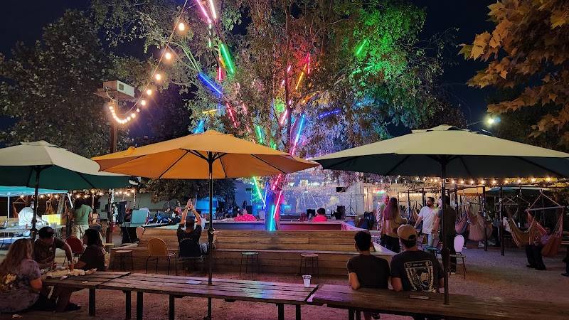 Axelrad Beer Garden restaurant in Houston - photo 2