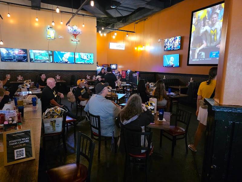 Big City Wings restaurant in Houston - photo 3