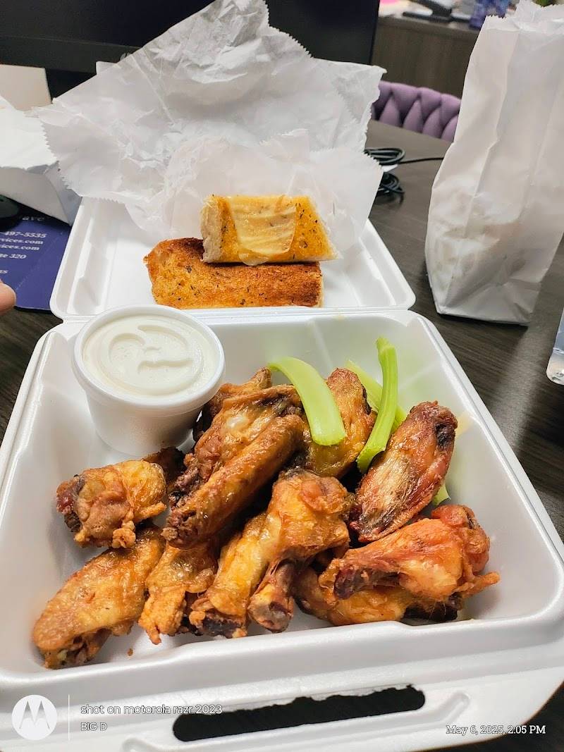Wings 'n Things 290 restaurant in Houston - photo 3