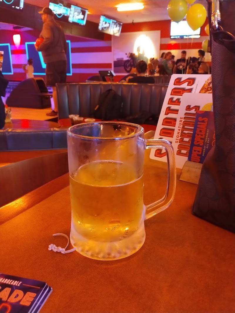 AMF Windfern Lanes restaurant in Houston - photo 5