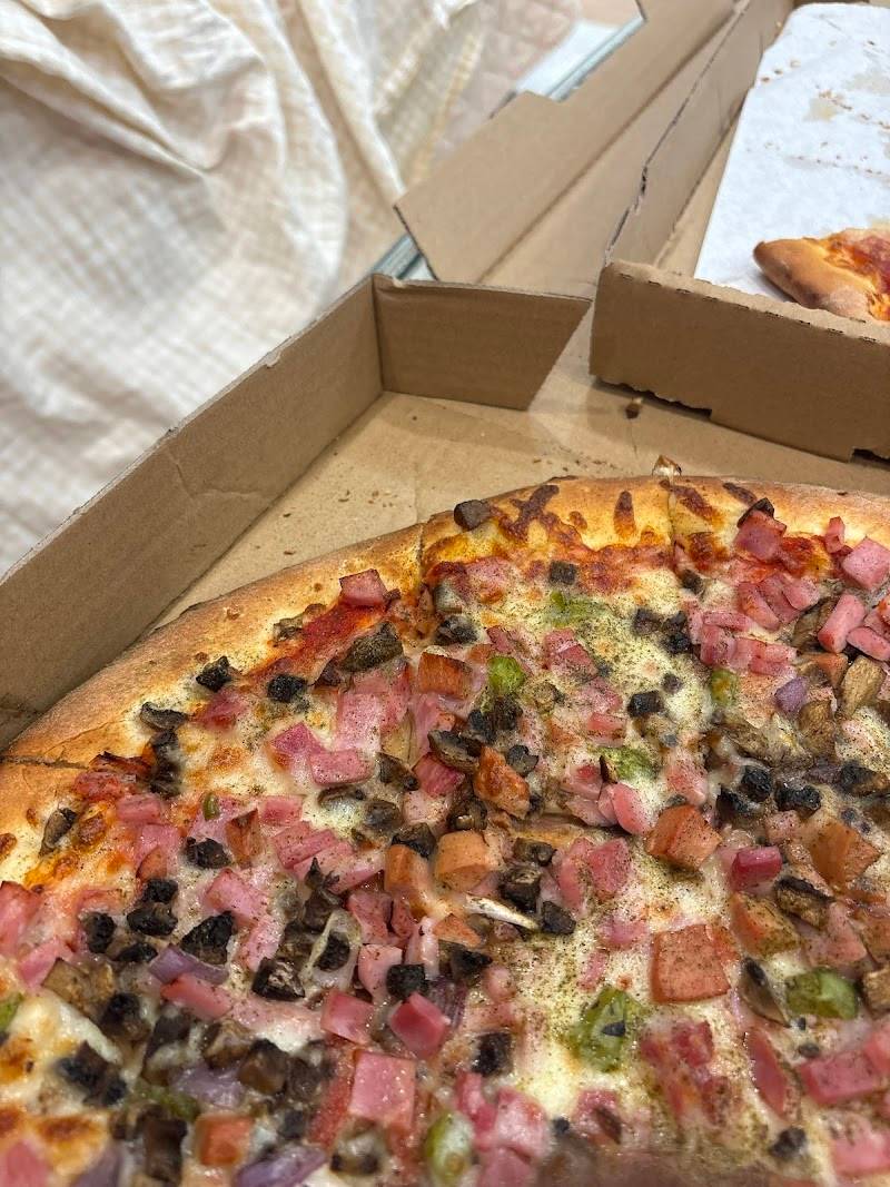 Leo's Pizza Family Restaurant restaurant in Los Angeles - photo 2