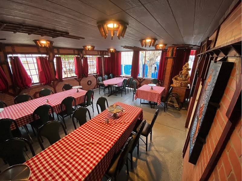Leo's Pizza Family Restaurant restaurant in Los Angeles - photo 3