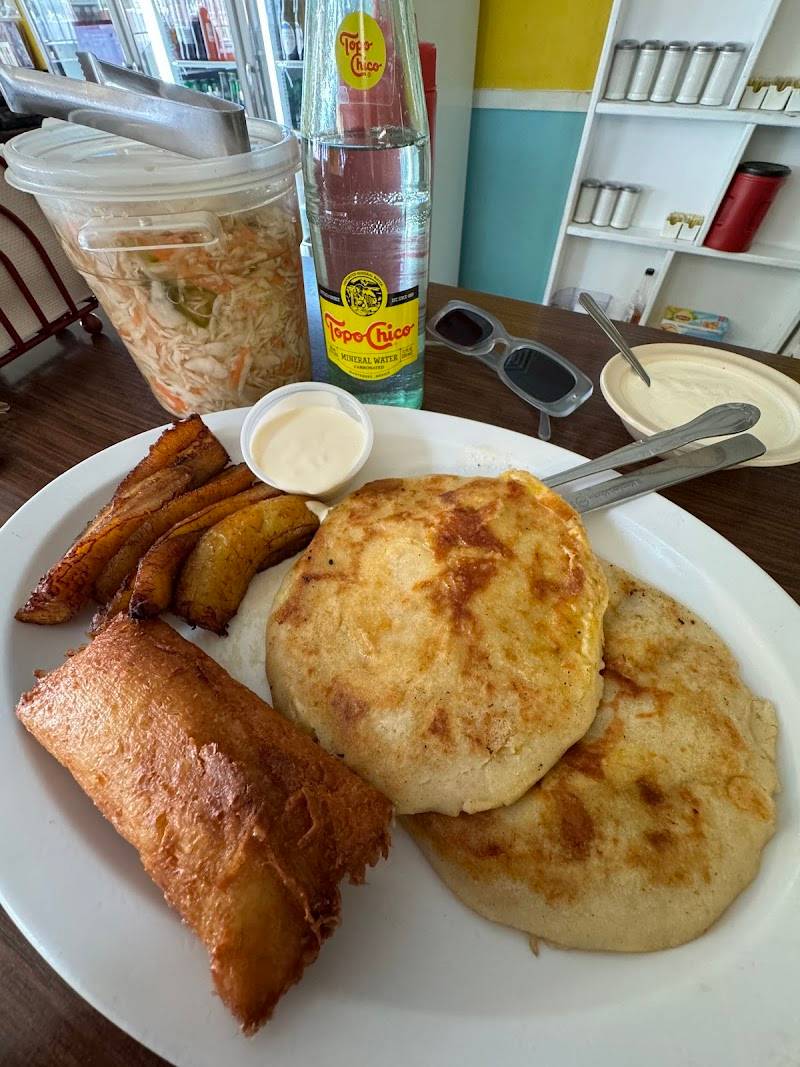 Antojitos Salvadorenos restaurant in Houston - photo 4