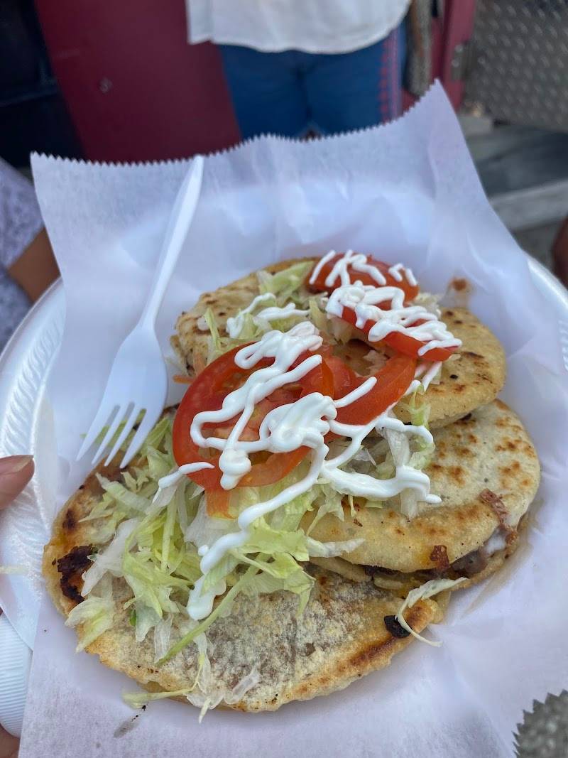 Taqueria Doña Lonrenza (Food Truck) restaurant in Houston - photo 2