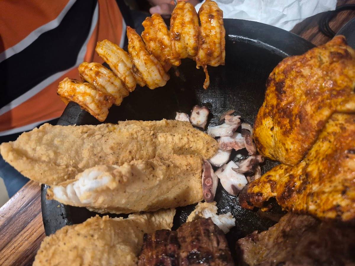 Mariscos Playa Hermosa restaurant in Phoenix - photo 8